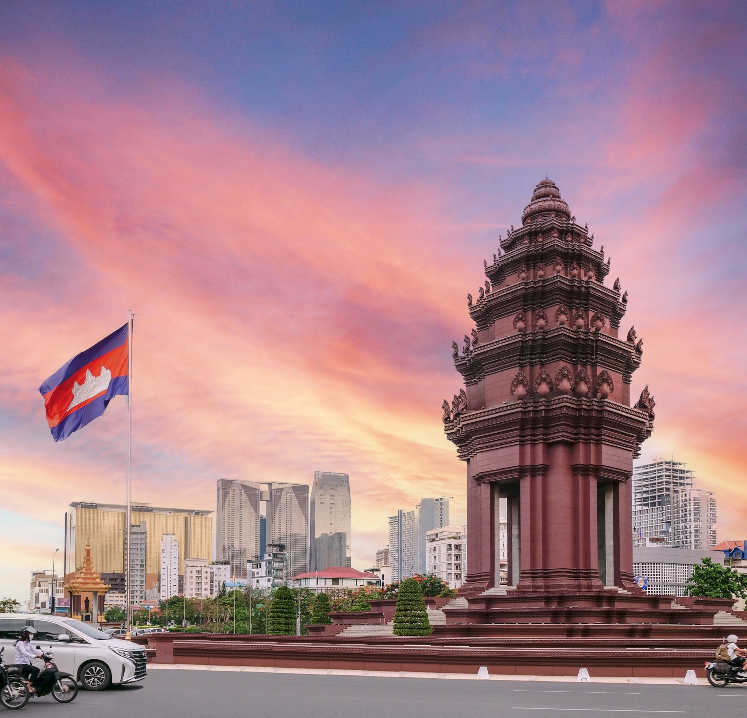 Phnom Penh skyline at Independence Monument